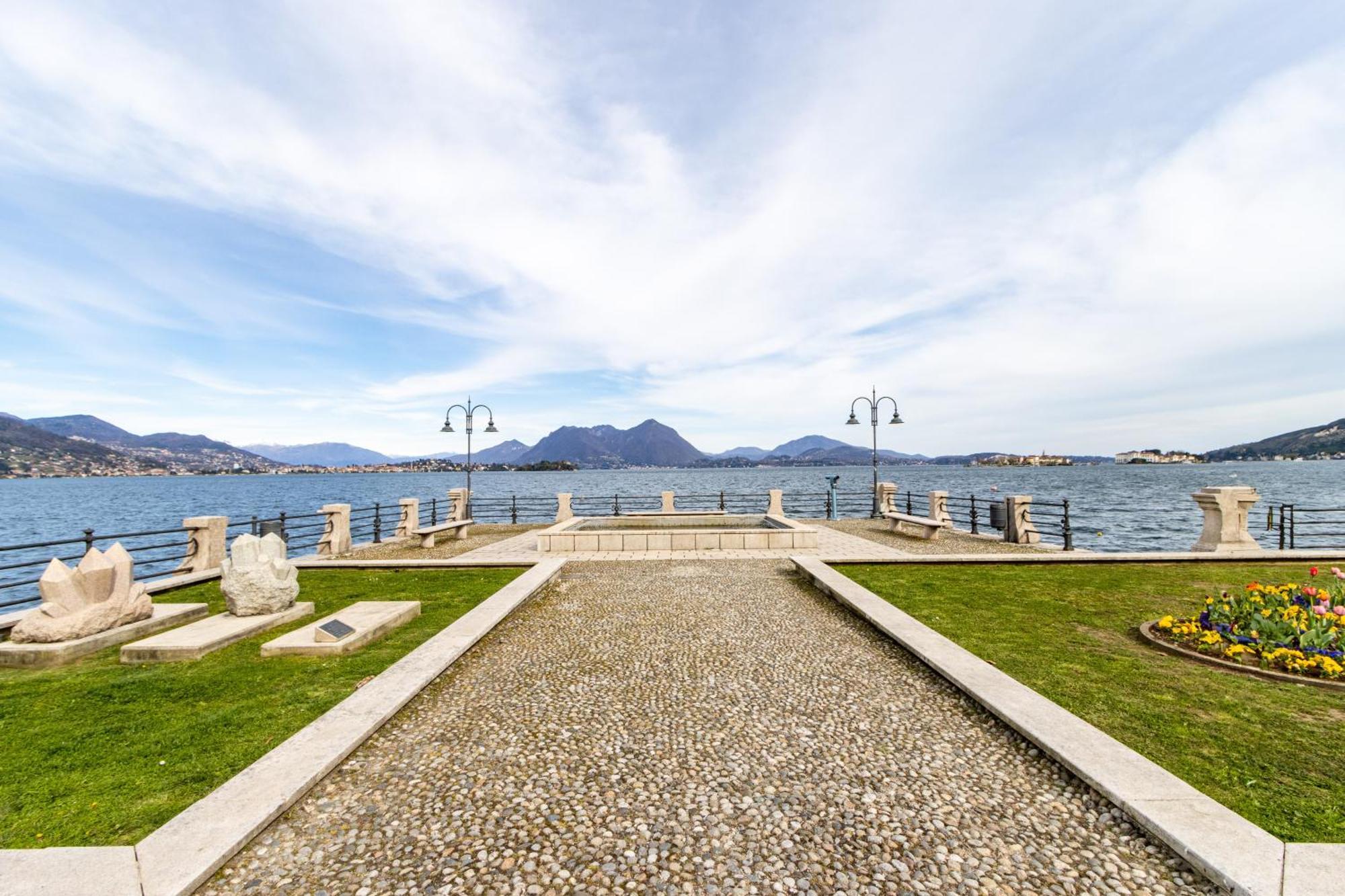 Golden Lake - Luxury Apartment ☆☆☆☆☆ - 100M From The Lake Baveno Dış mekan fotoğraf