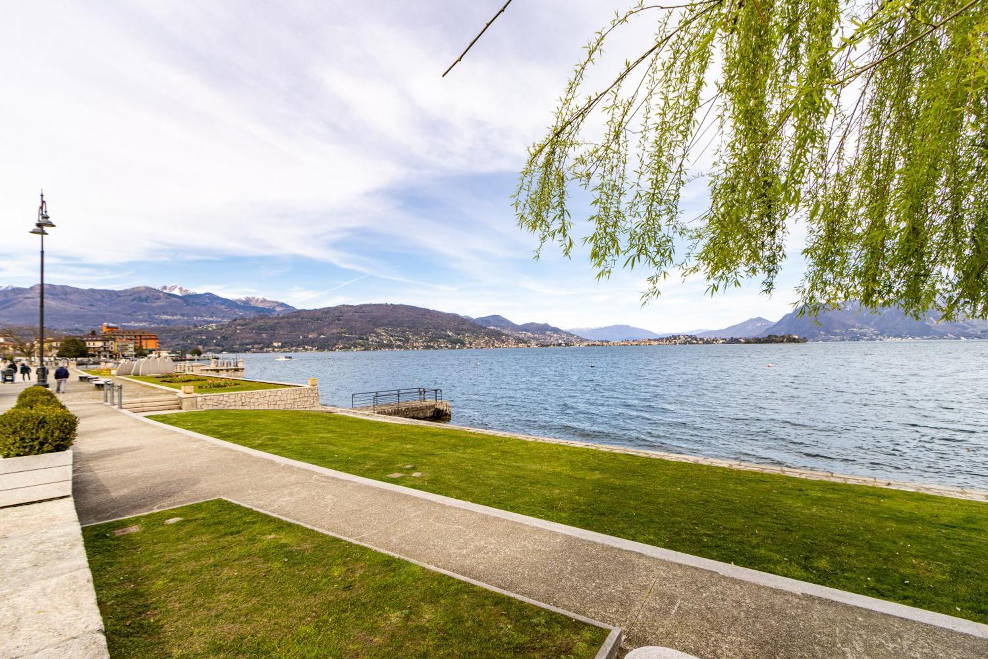 Golden Lake - Luxury Apartment ☆☆☆☆☆ - 100M From The Lake Baveno Dış mekan fotoğraf